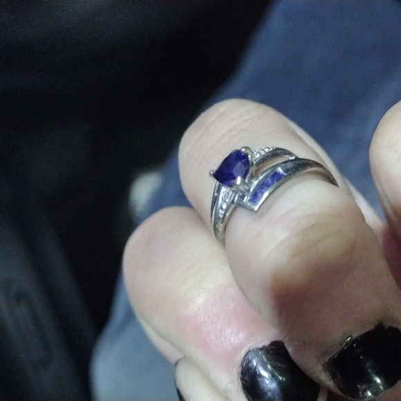 10K white gold and sapphire ring - Picture 2 of 3